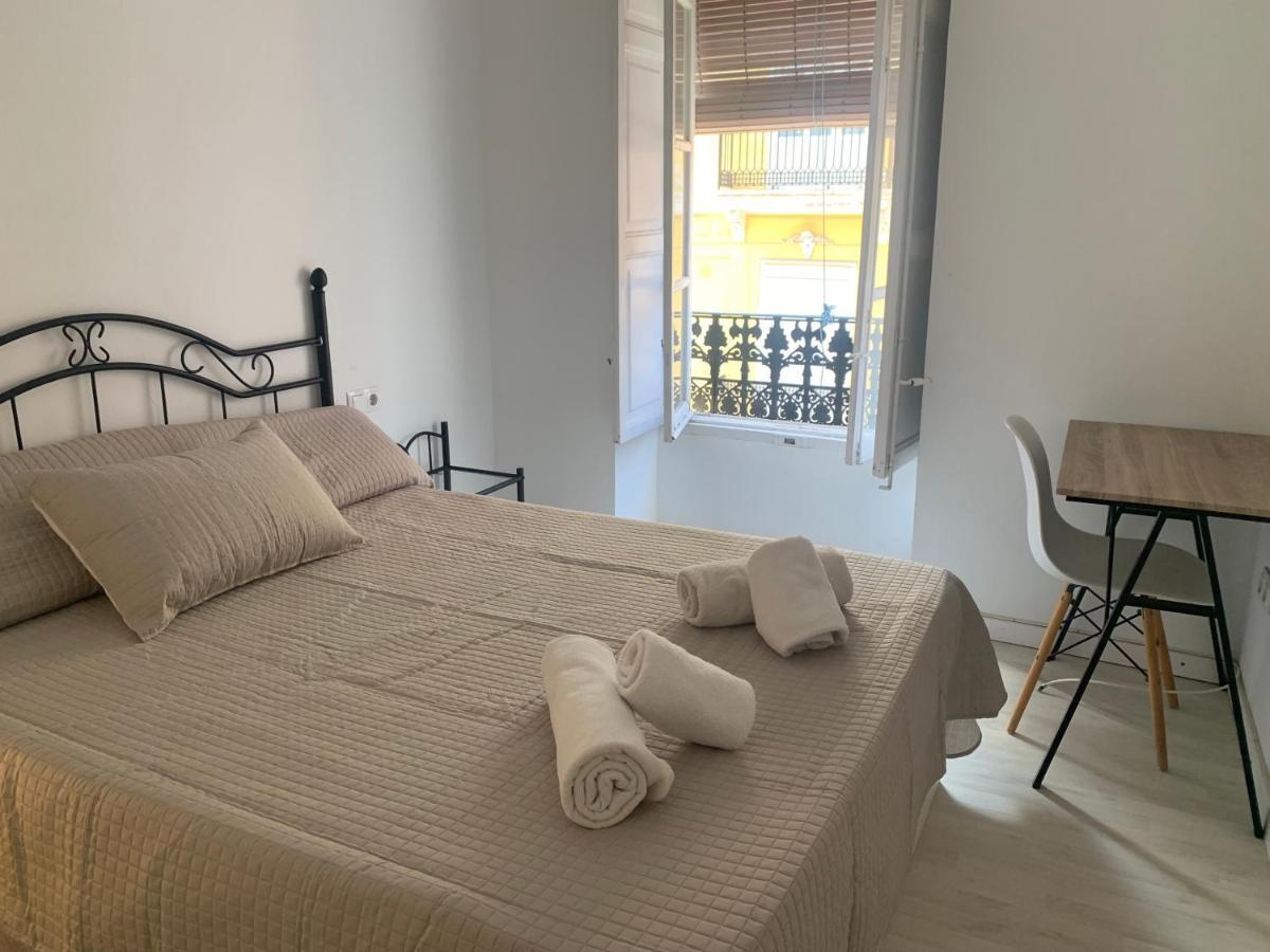 Rest Valencia Aparthotel Bagian luar foto